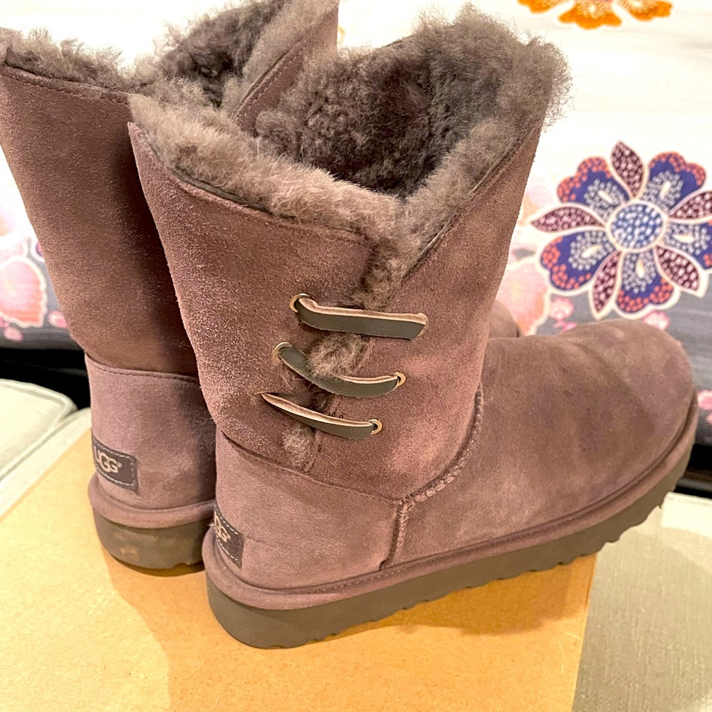 UGGS
